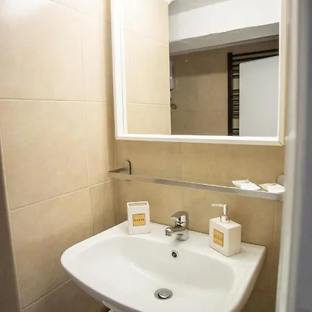 Center Small * Szaloniki