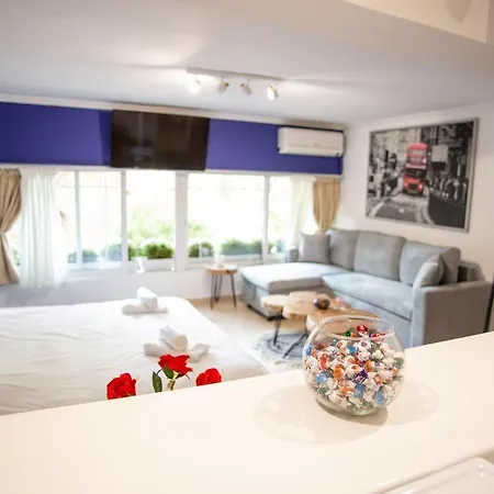 Center Small Apartment *